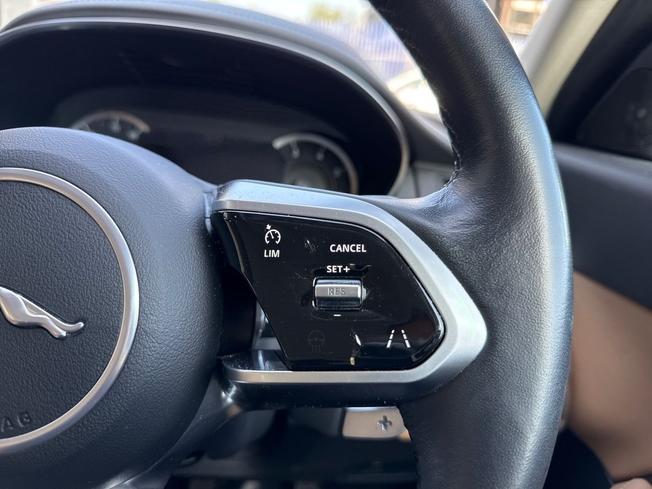 JAGUAR E-Pace Photo 17