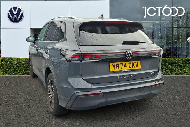 VOLKSWAGEN Tiguan Photo 3