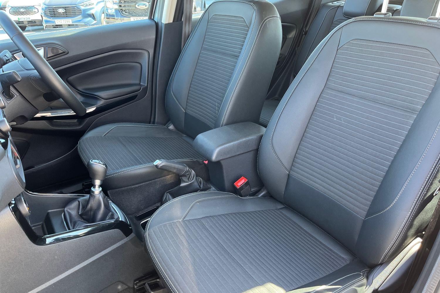 Ford ECOSPORT Photo 18
