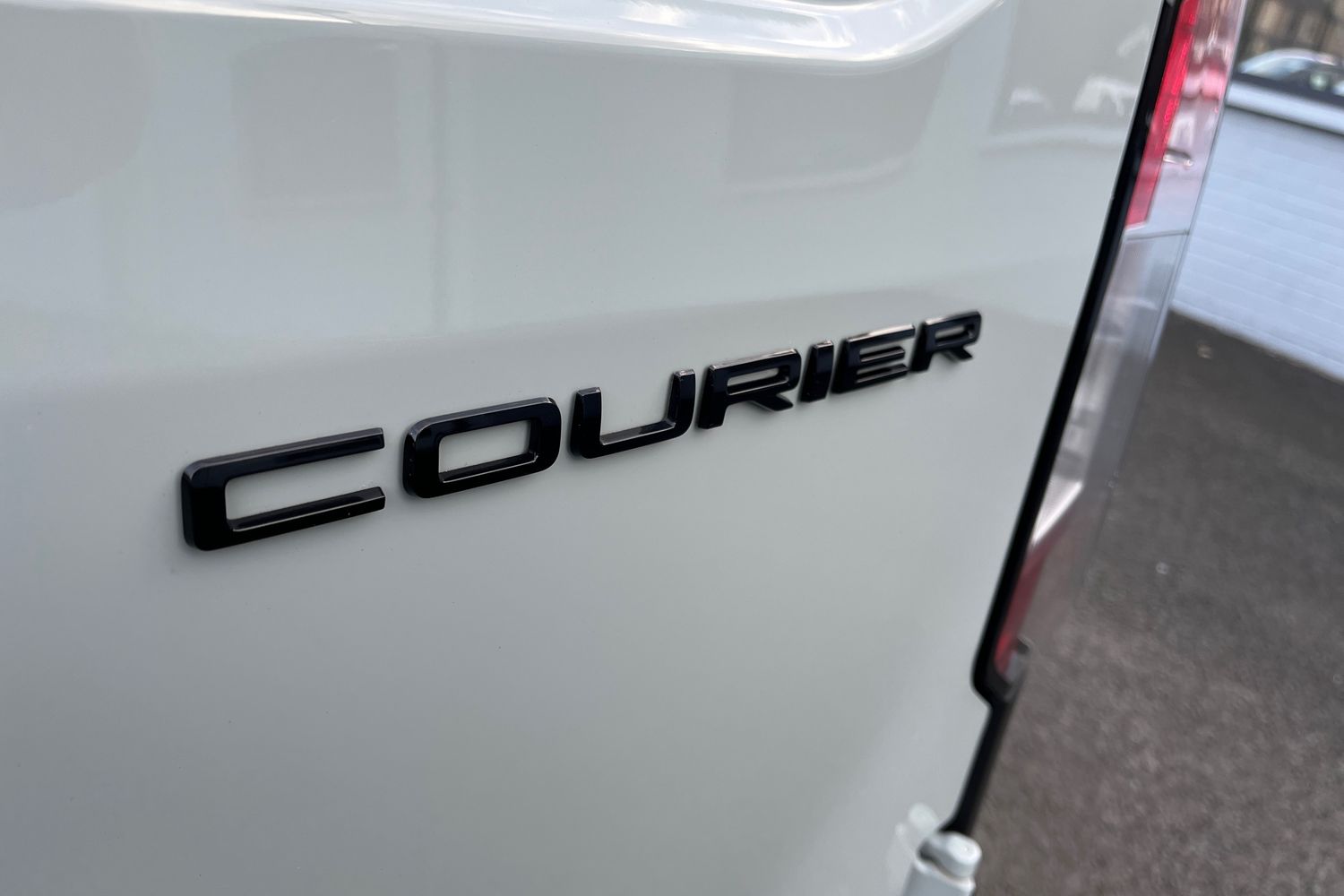 Ford TRANSIT COURIER Photo 19