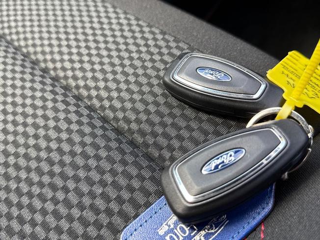 FORD Puma Photo 43