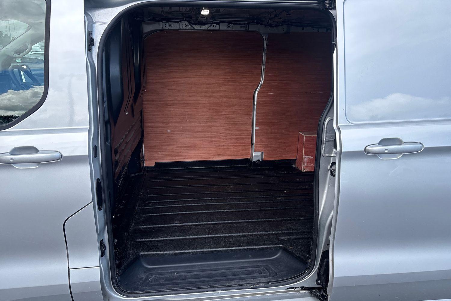 2025 Ford Transit Custom 2.0 280 EcoBlue Limited Panel Van 5dr Diesel Manual L2 H1 Euro 6 (s/s) (136 ps) - vehicle photo 19 for sale on PureCar