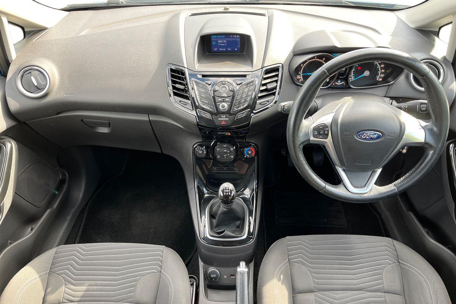 Ford FIESTA Photo 9