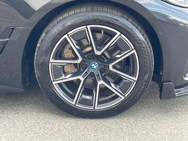 BMW I4 Photo 24