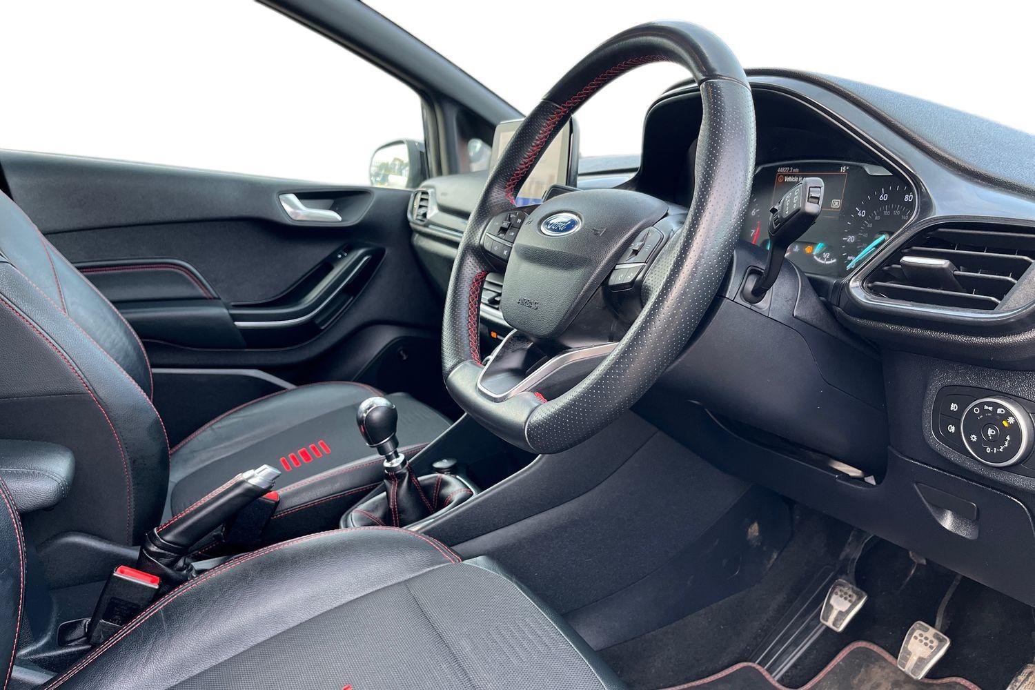 Ford FIESTA Photo 8