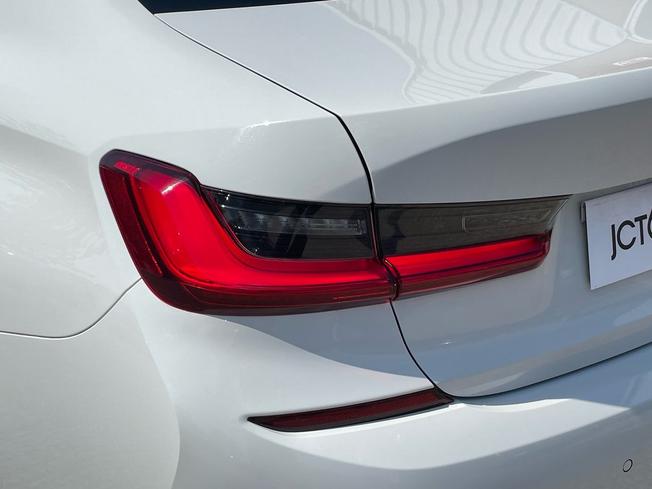 BMW 3 Series Photo 18