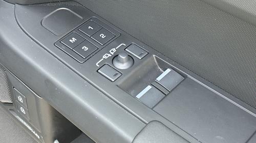 Land Rover Defender Photo autoimg-0df168bc97a2f79eceae03b601f14440f8a80d9a.jpg