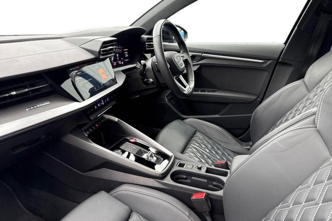 AUDI S3 Photo 2
