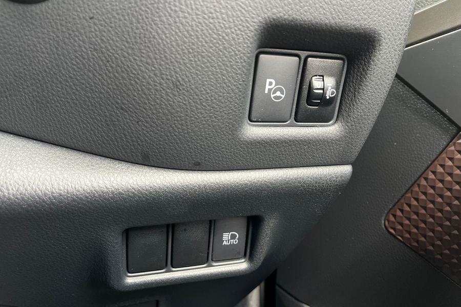 Toyota C-HR Photo autoimg-0dff202906569f683260e773d725a1c02e77b887.jpg