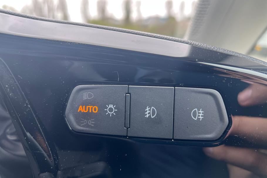 Used FORD TRANSIT CONNECT LO25AWG 31
