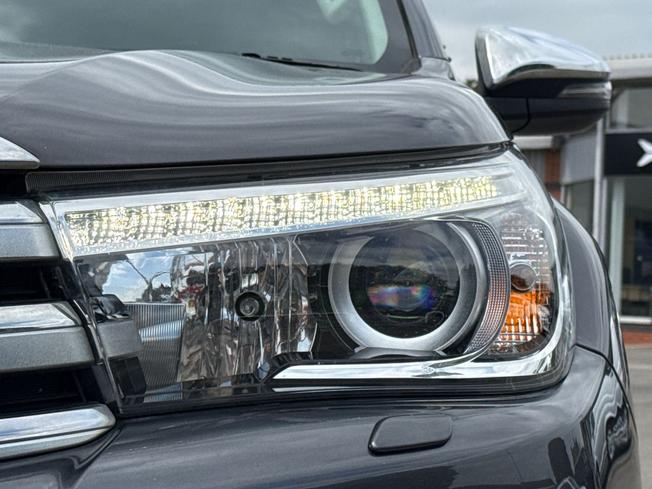 TOYOTA Hilux Photo 30