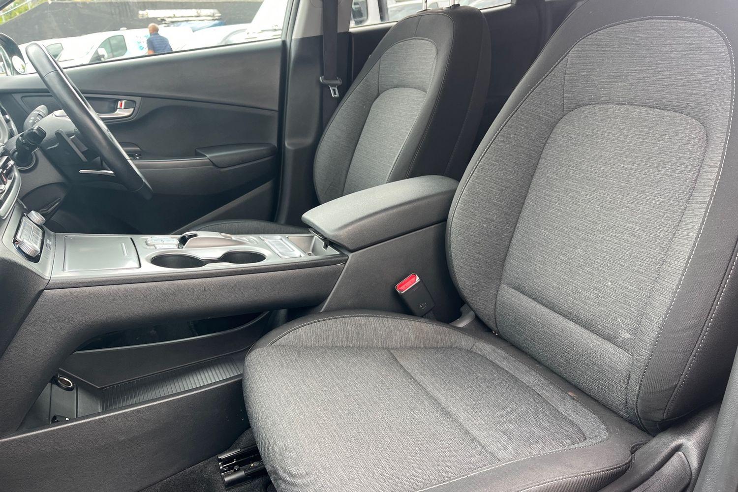 Hyundai KONA Photo 18