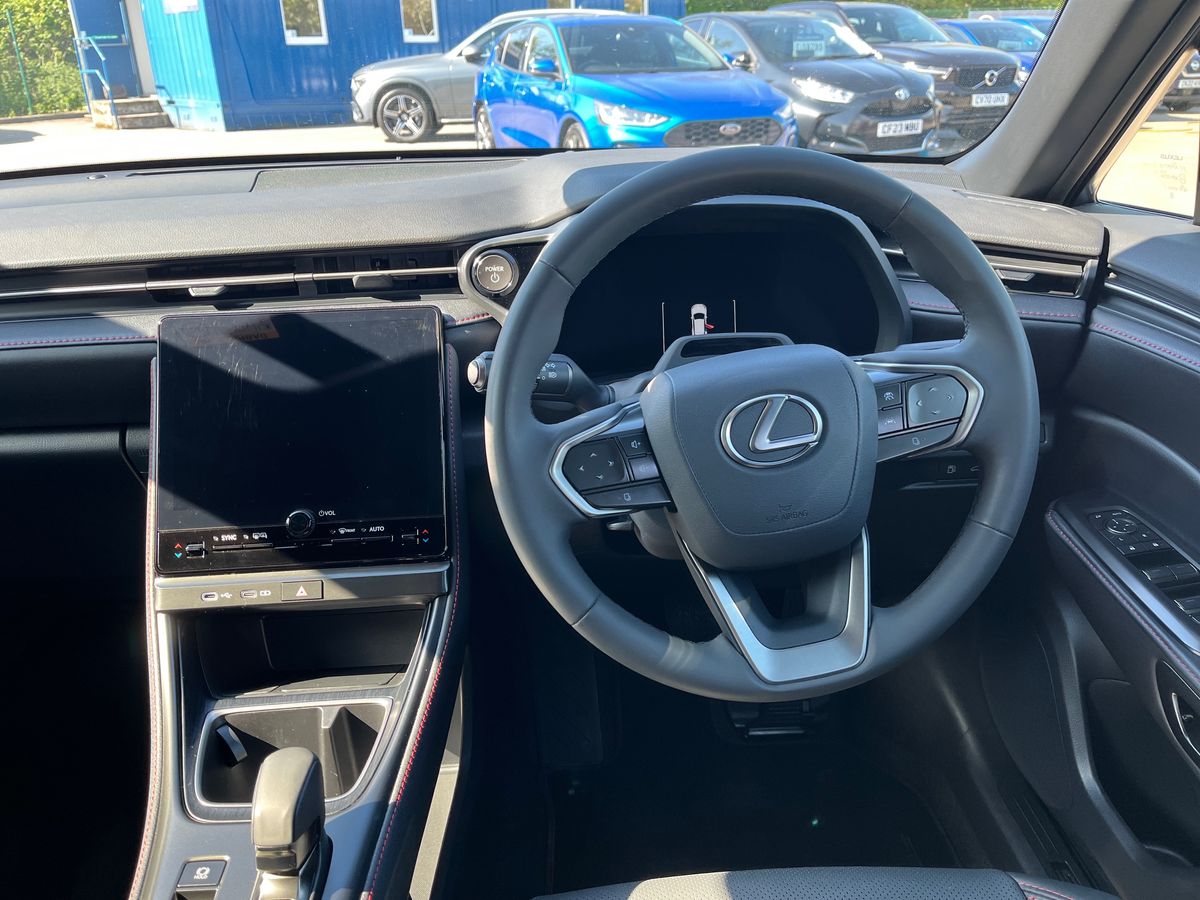 Lexus LBX Photo 14