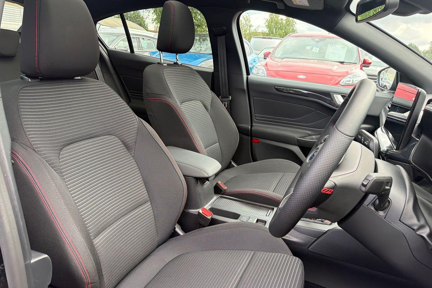 Ford FOCUS Photo 16