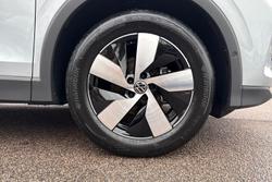 VOLKSWAGEN Tiguan Photo 5