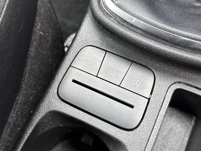 FORD Fiesta Photo 31