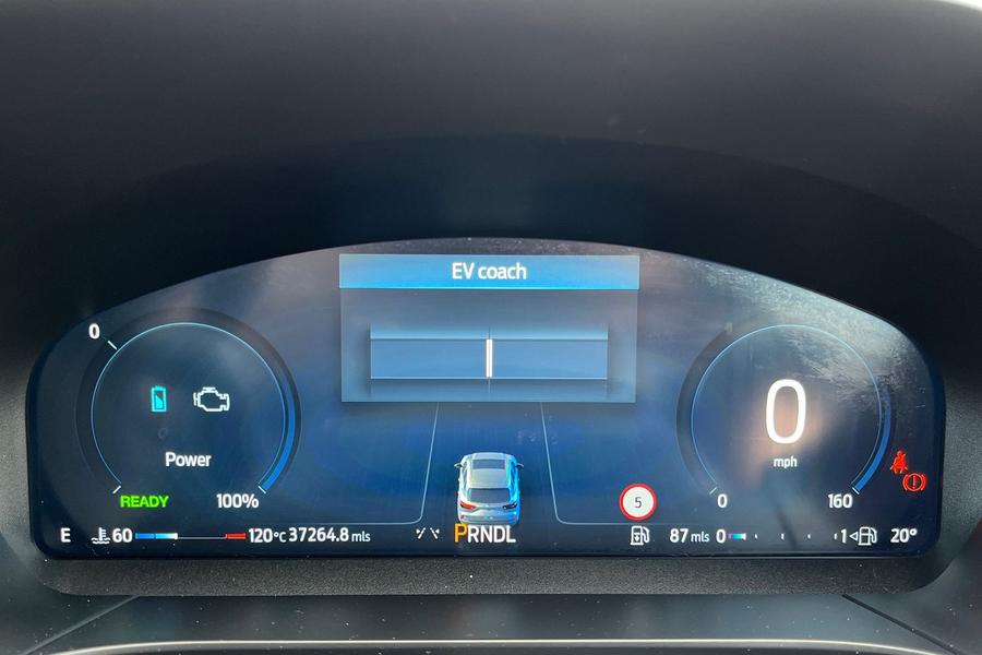 Ford KUGA Photo autoimg-0e15ff4f89824b9805f825b605949367f700bb45.jpg