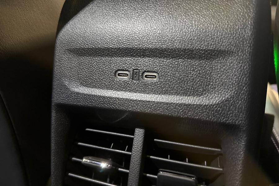 Ford Explorer Photo autoimg-0e21d3387b26c31898e55bd3ebcd059153c6eef0.jpg