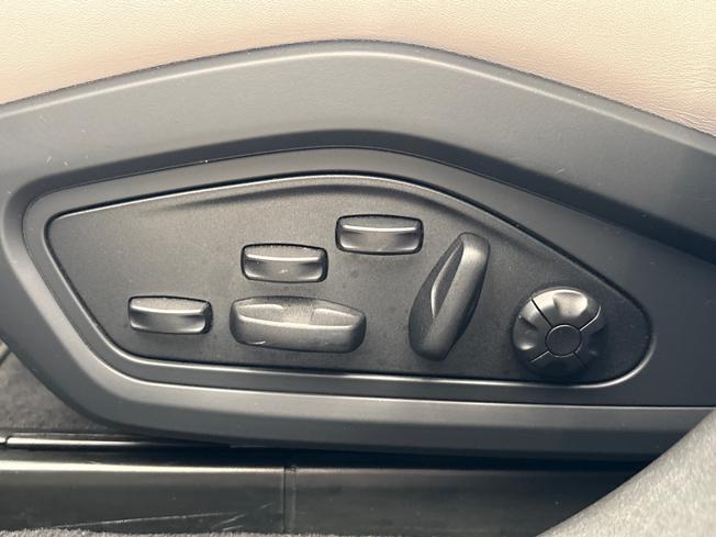 PORSCHE Taycan Photo 44