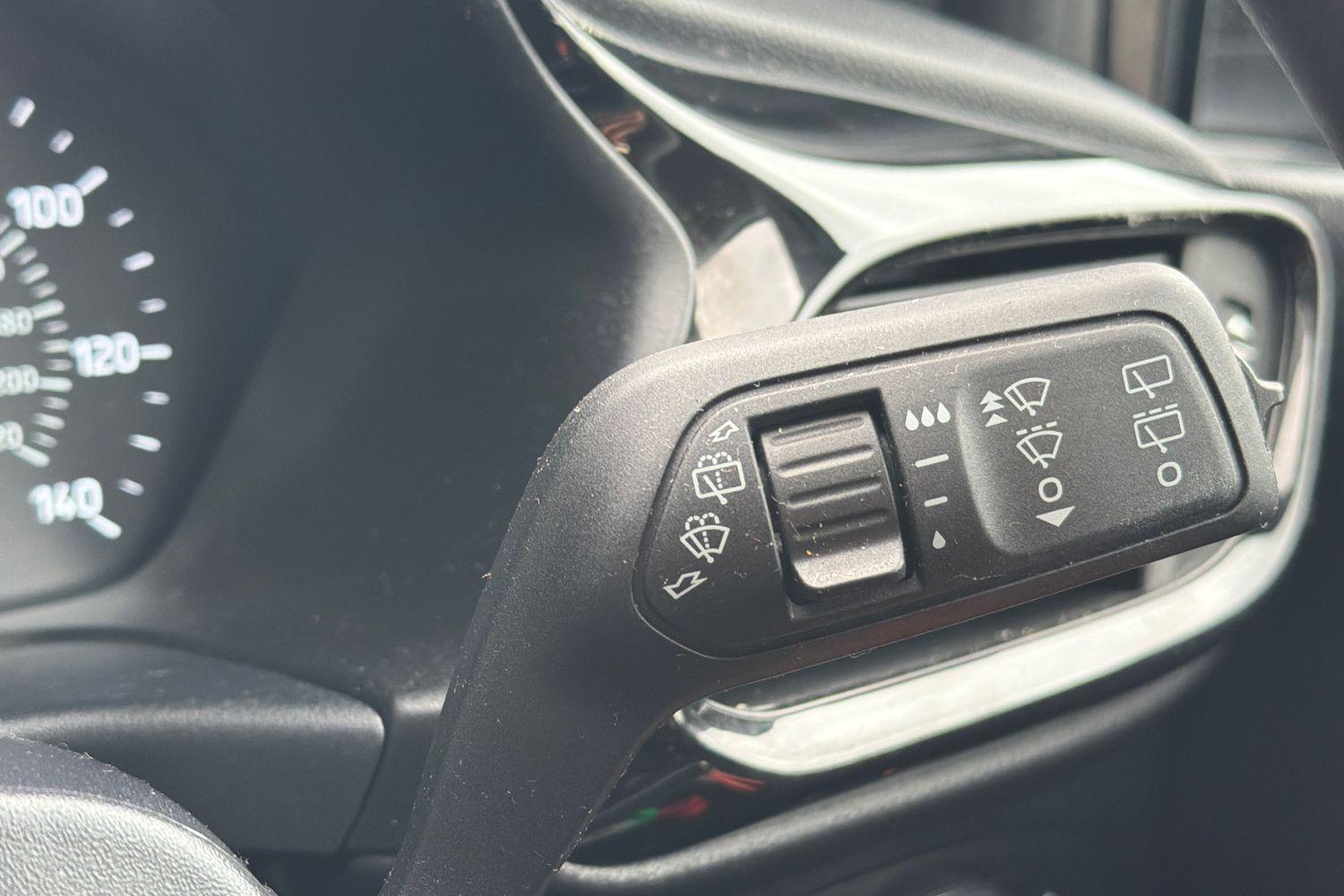 Ford FIESTA Photo 14