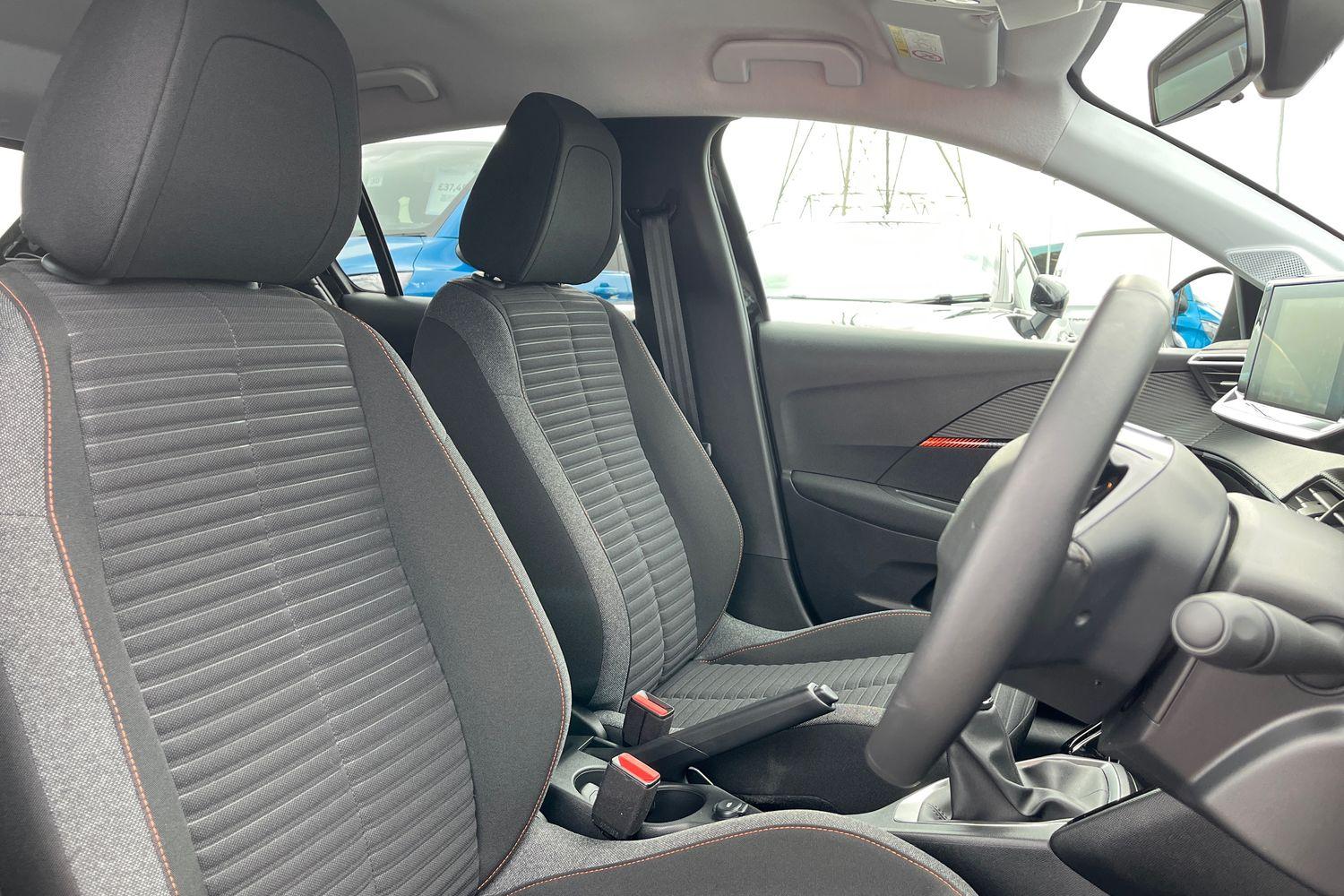Peugeot 208 Photo 16
