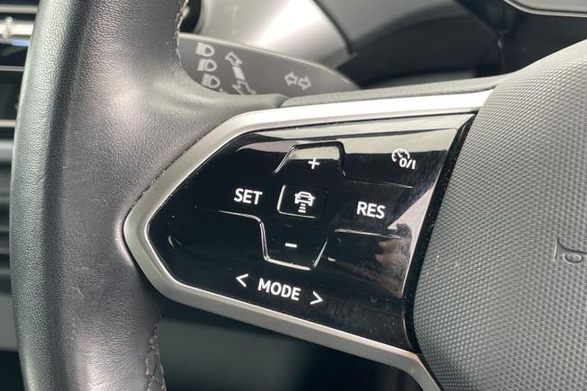 VOLKSWAGEN ID.4 Photo 16