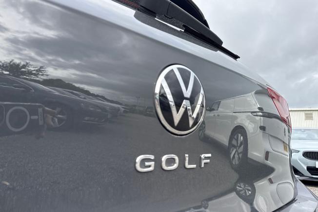 VOLKSWAGEN Golf Photo 21