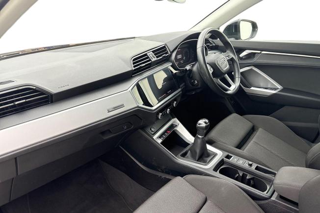 AUDI Q3 Photo 2