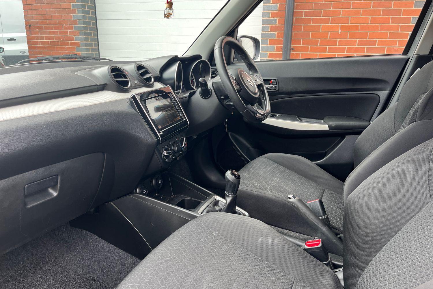 Suzuki SWIFT Photo 17