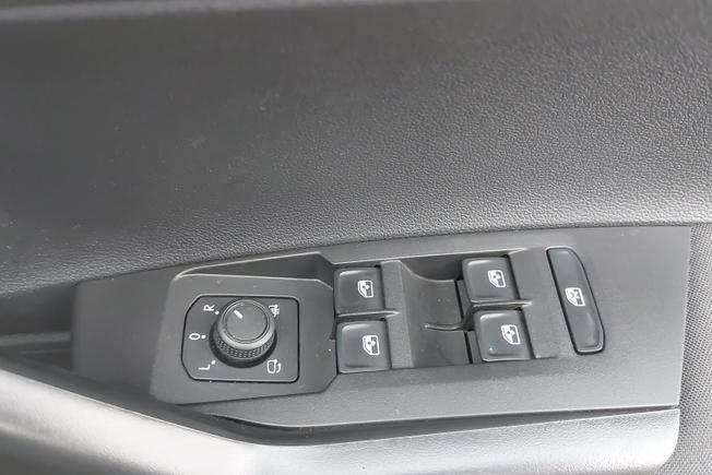 VOLKSWAGEN Polo Photo 28