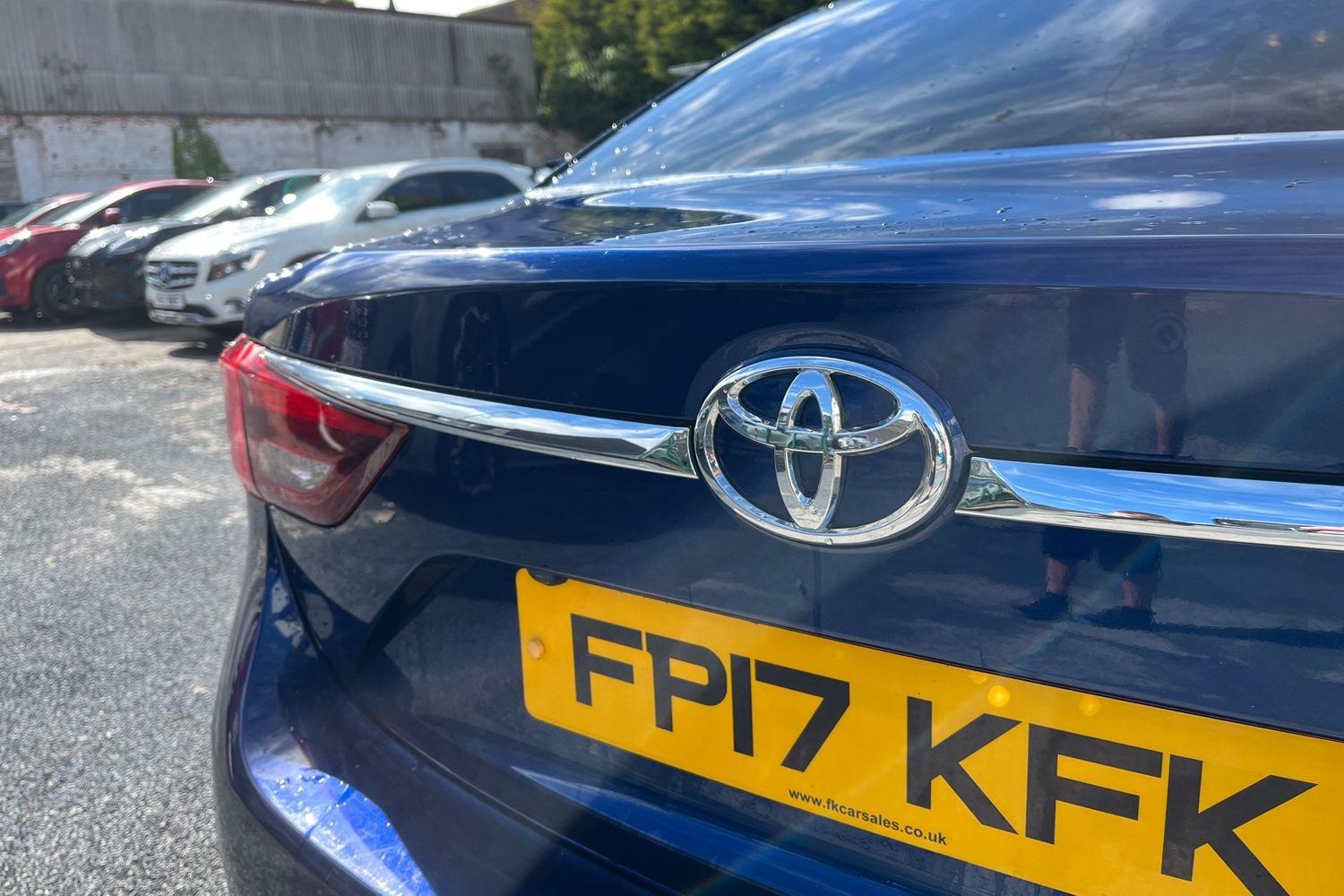 Toyota AVENSIS Photo 39