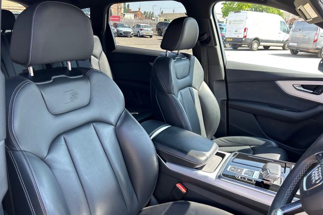 AUDI Q7 Photo 47