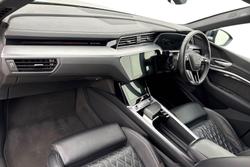 AUDI E-Tron S Photo 2