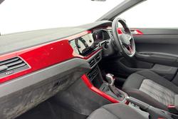 VOLKSWAGEN Polo Photo 2