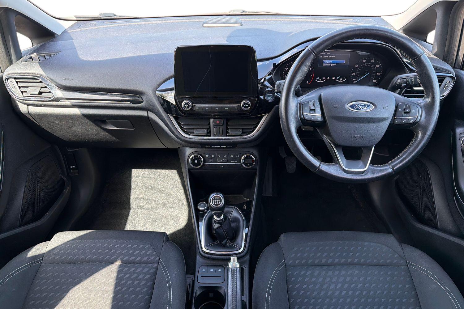 Ford FIESTA Photo 9