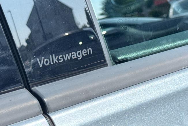 VOLKSWAGEN Golf Photo 23