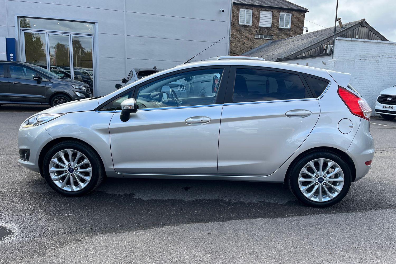 Ford FIESTA Photo 31