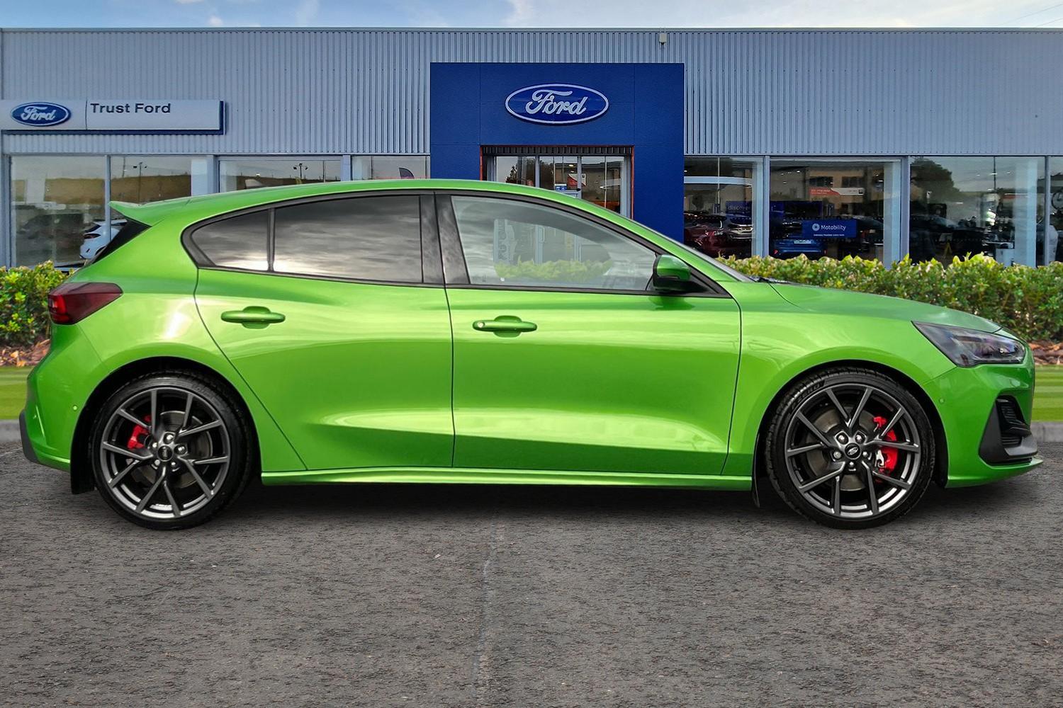 Ford FOCUS Photo 2
