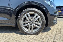 VOLKSWAGEN Touran Photo 5