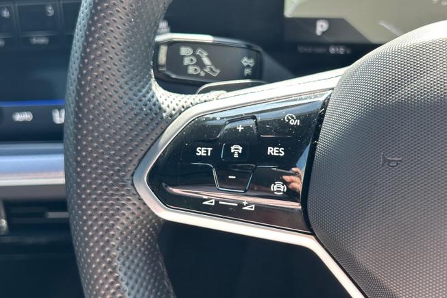 VOLKSWAGEN Touareg Photo 16