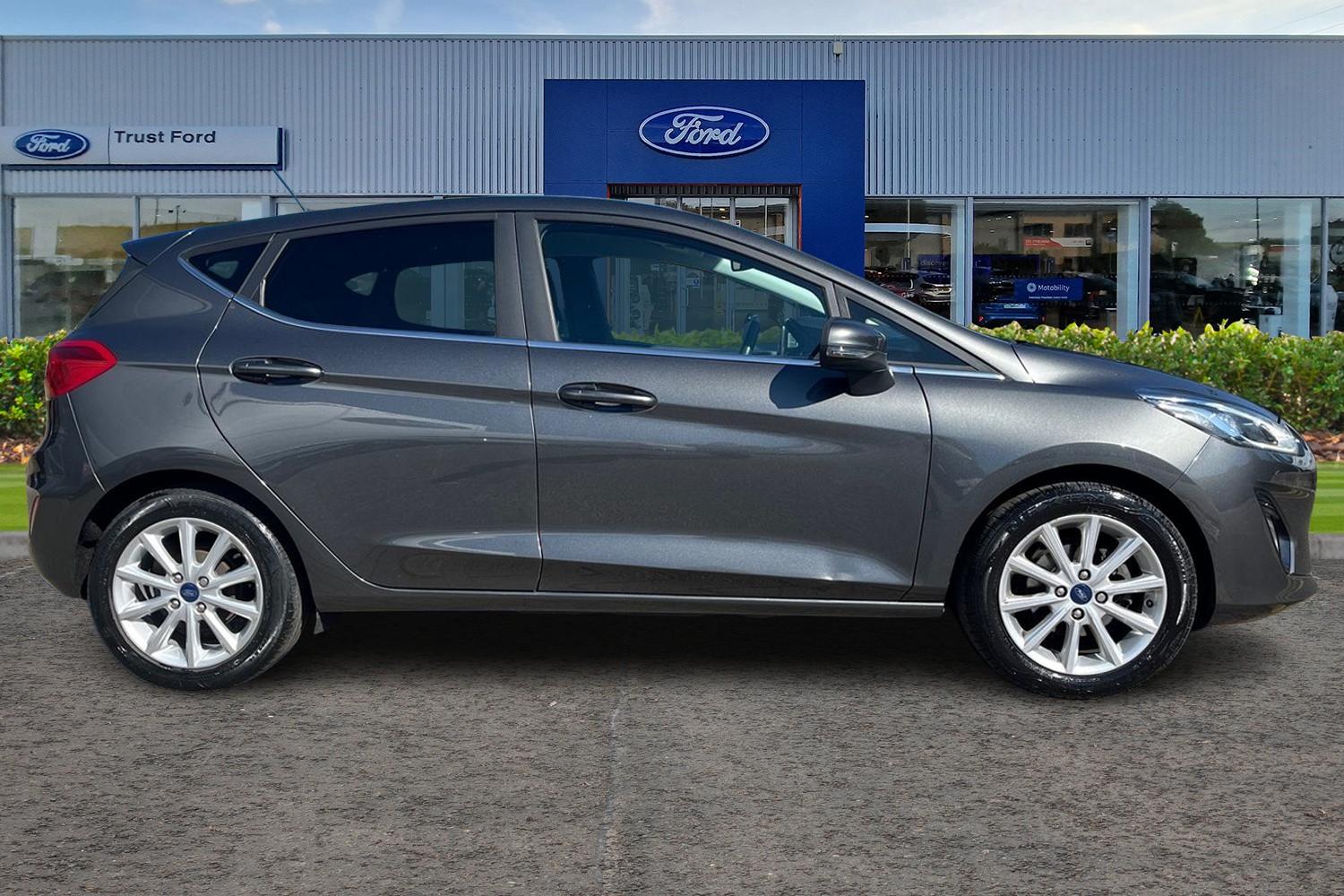 Ford Fiesta Photo 2