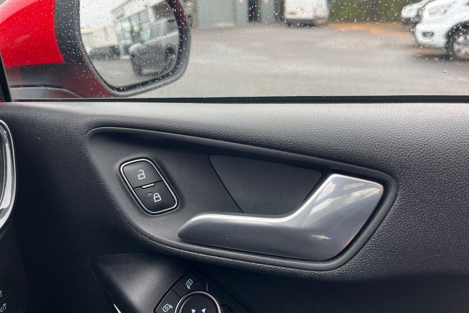 Ford Fiesta Photo 39