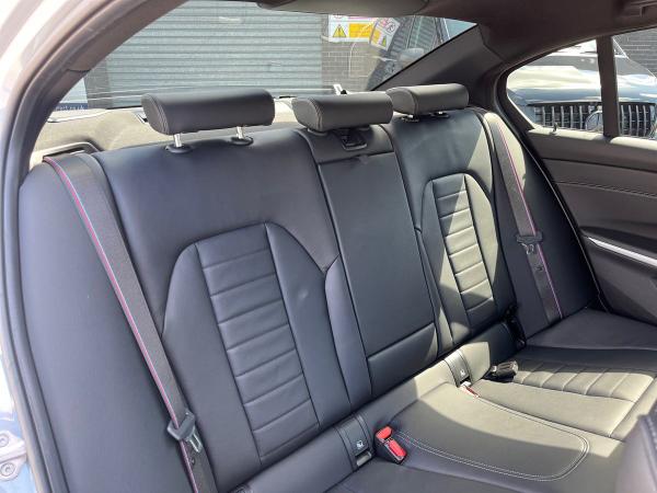 BMW 3 Series Photo autoimg-0e786d9d8f972c2ee3325b965b89986dd259c975.jpg