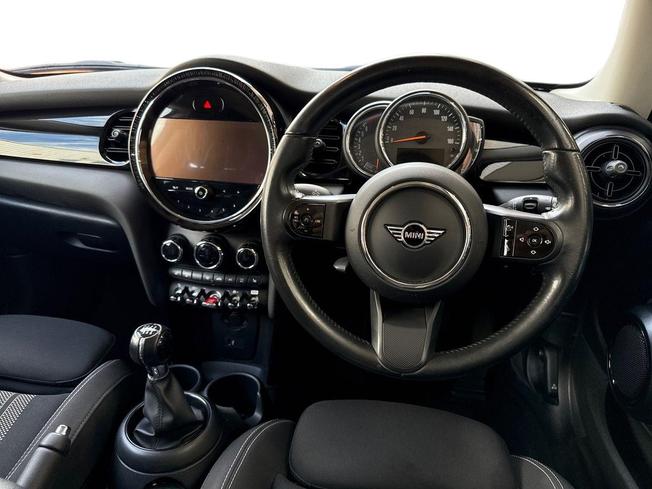 MINI Hatch Photo 11