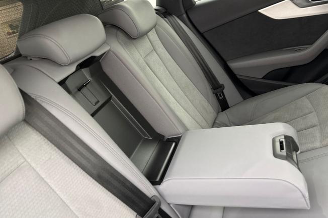 AUDI A4 Photo 25