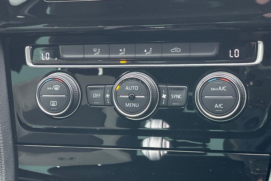 Volkswagen GOLF Photo autoimg-0e8481f1252487b3cf663e549abbc4061cadd335.jpg