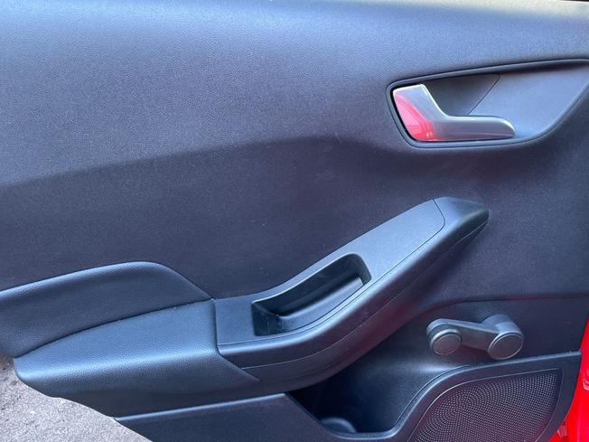 Ford Fiesta Photo 32