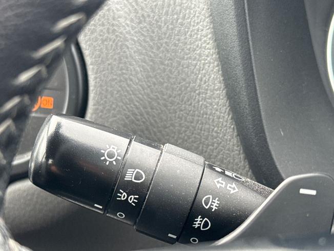 TOYOTA Yaris Photo 33