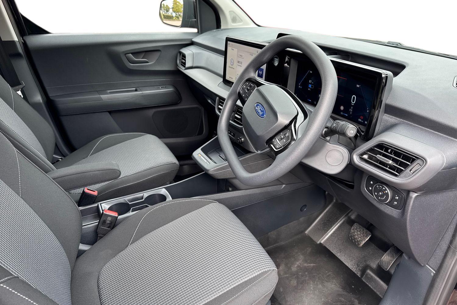 Ford E-TRANSIT COURIER Photo 13