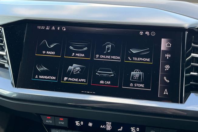 Audi Q4 e-tron Photo 13